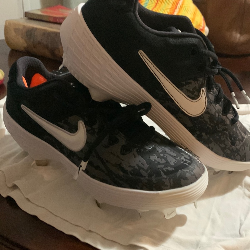 BRAND NEW NIKE METAL CLEATS